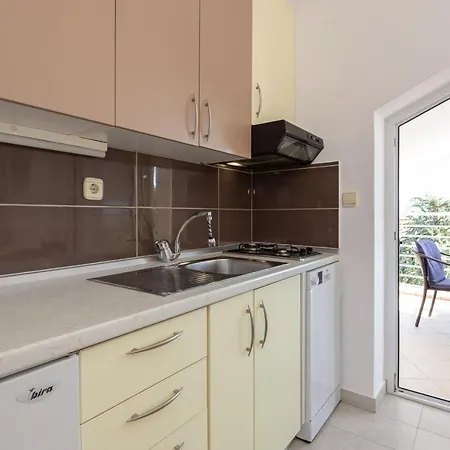 Ruža Apartament Porat (Krk)