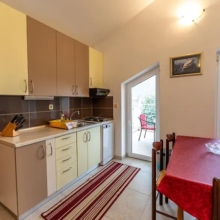 Ruža Apartament Porat (Krk)