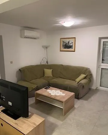 Ruža Apartament Porat (Krk)
